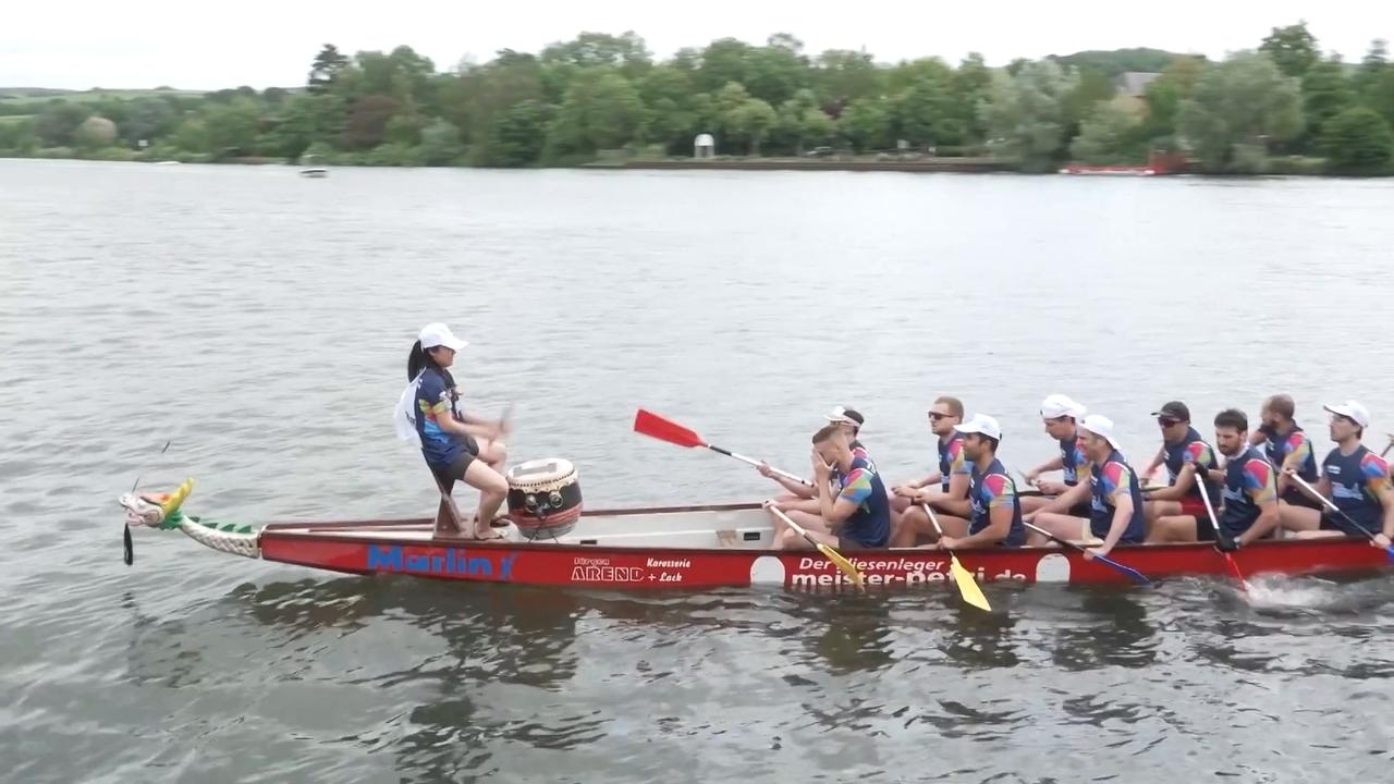 Video thumbnail for Luxembourg: Dragon boat race in Luxembourg offer spectators splash of Chinese culture.