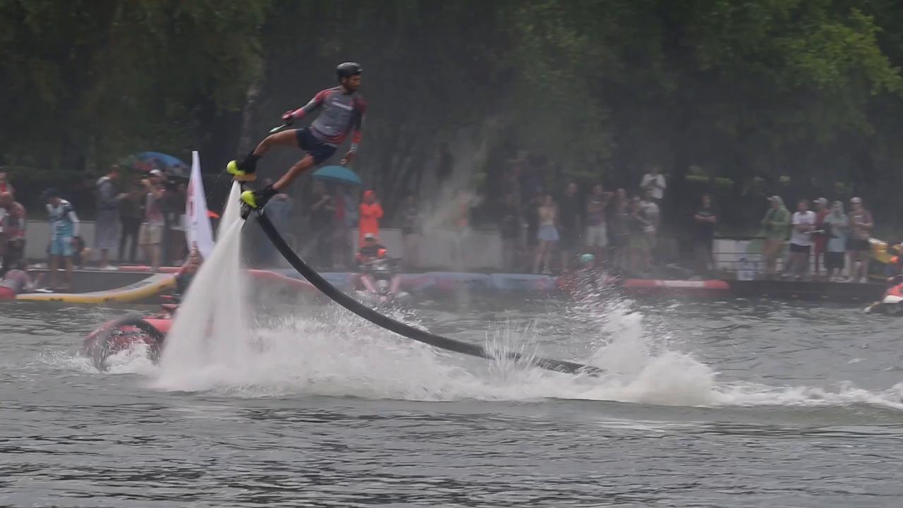 Video thumbnail for Russia: Hydrofly performers showcase aerial stunts in Moscow.