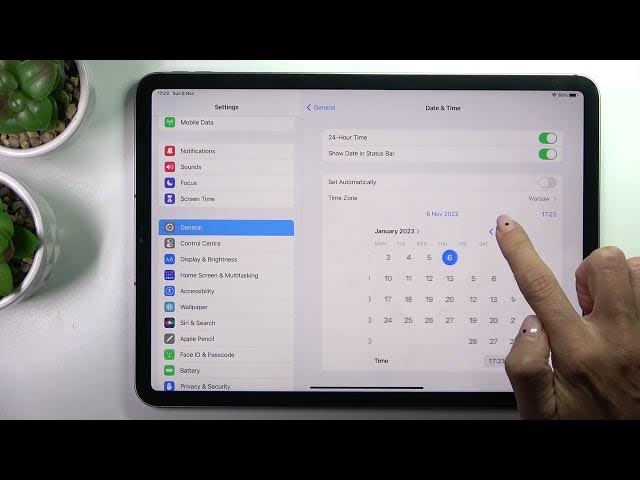 Video thumbnail for How to Manually Change Date and Time on the iPad Pro 11'' 2022