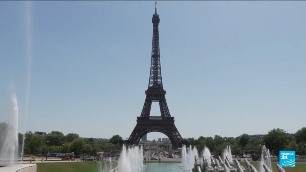 Video thumbnail for France: Segement of Eiffel Tower stairs dating back to 1889 sold