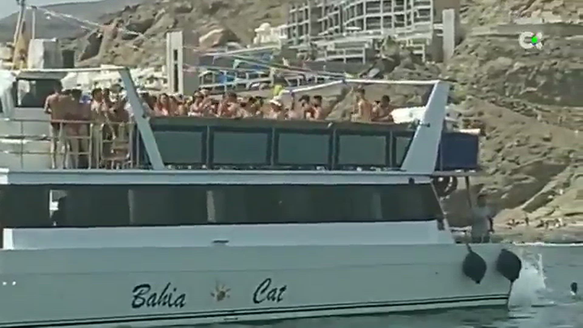'Video thumbnail for Illegale Party auf einem Boot in Mogán während Corona'
