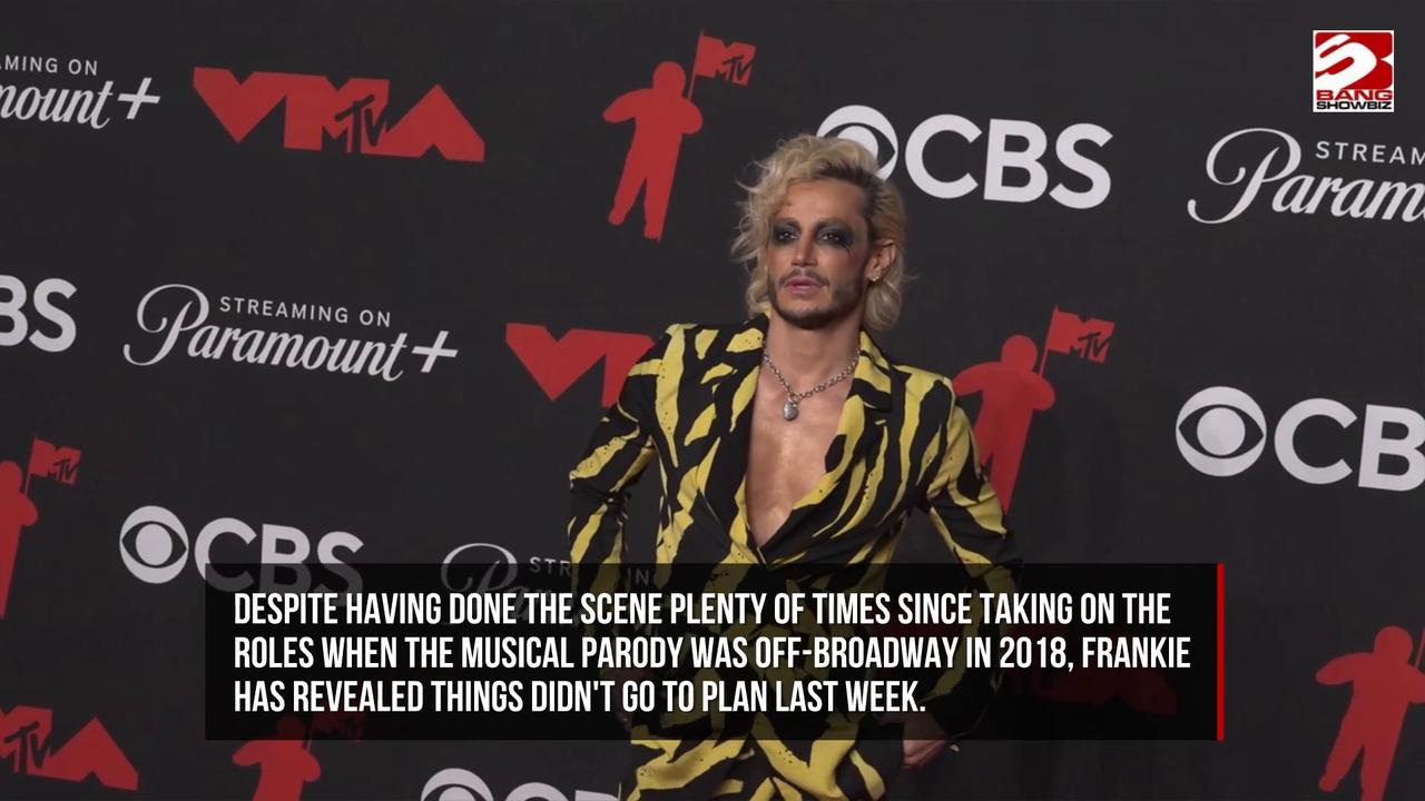 Video thumbnail for Frankie Grande suffers concussion after Titanique stage accident