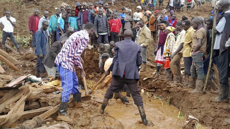 Video thumbnail for Heavy rains hamper mudslide rescue efforts in eastern Uganda
