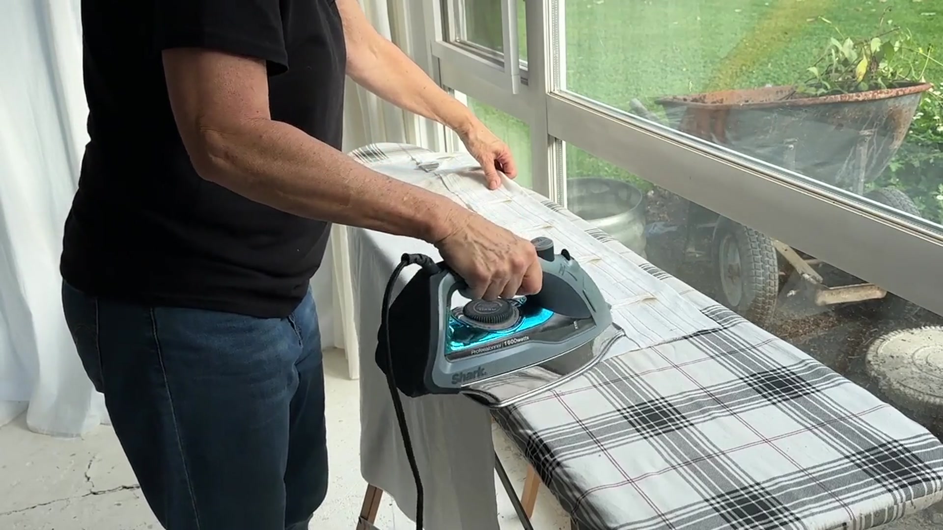 'Video thumbnail for People are taking down their window blinds for this GENIUS new idea!'