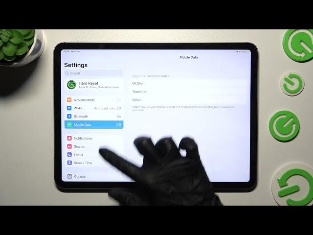 Video thumbnail for How to Turn On / Turn Off Automatic Text Correction on the iPad Pro 11'' 2022