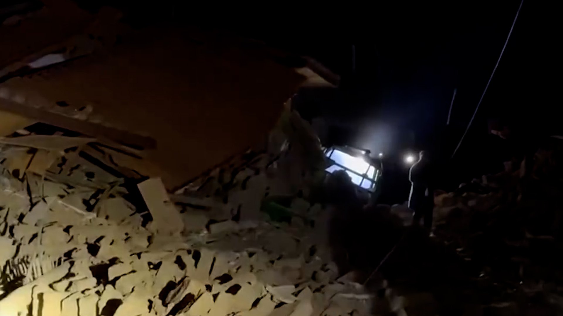 Video thumbnail for 5.6 magnitude earthquake hits Peru