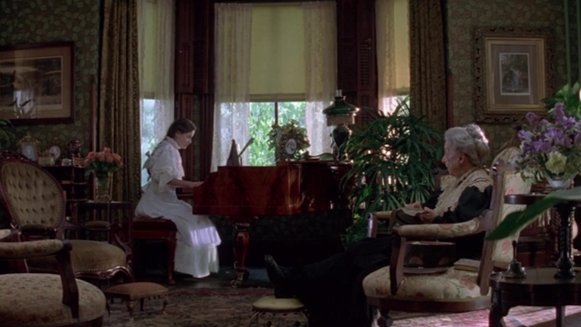 Video thumbnail for Alexis Bledel's Transformation Is Seriously Turning Heads