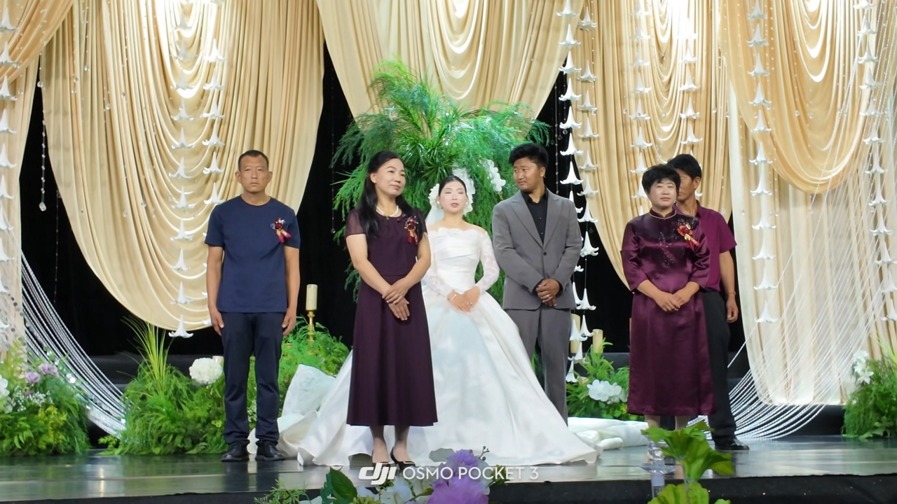 Video thumbnail for Wedding Bouquet Toss Gone Wrong in Hebei