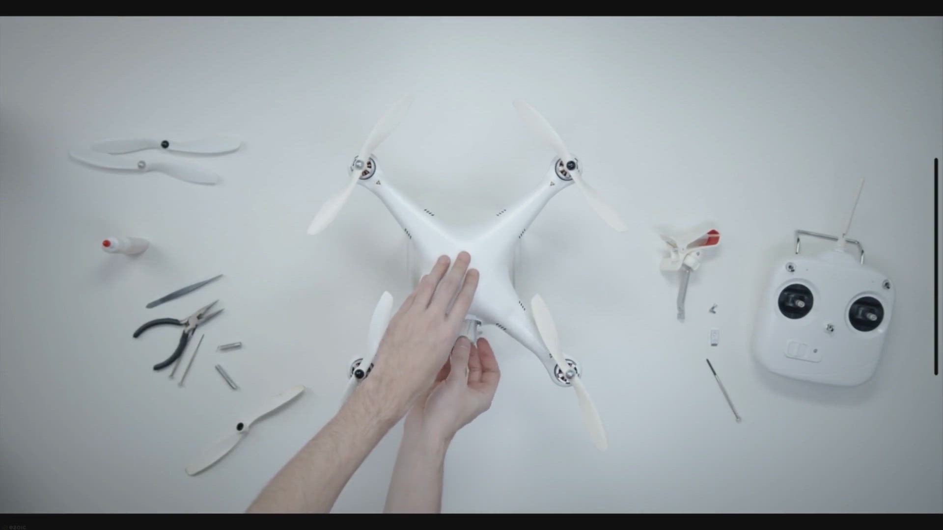 Video thumbnail for Rechargeable Battery That Lasts 400 Years By A College Student