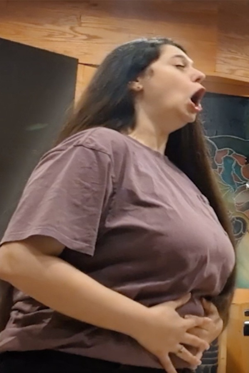 Video thumbnail for Loudest burp (female) - 108 decibels by Kimberly Winter