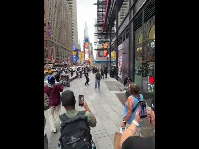 Video thumbnail for NYPD Fatally Shoots Woman After Random Times Square Stabbing Spree Leaves 1 Dead