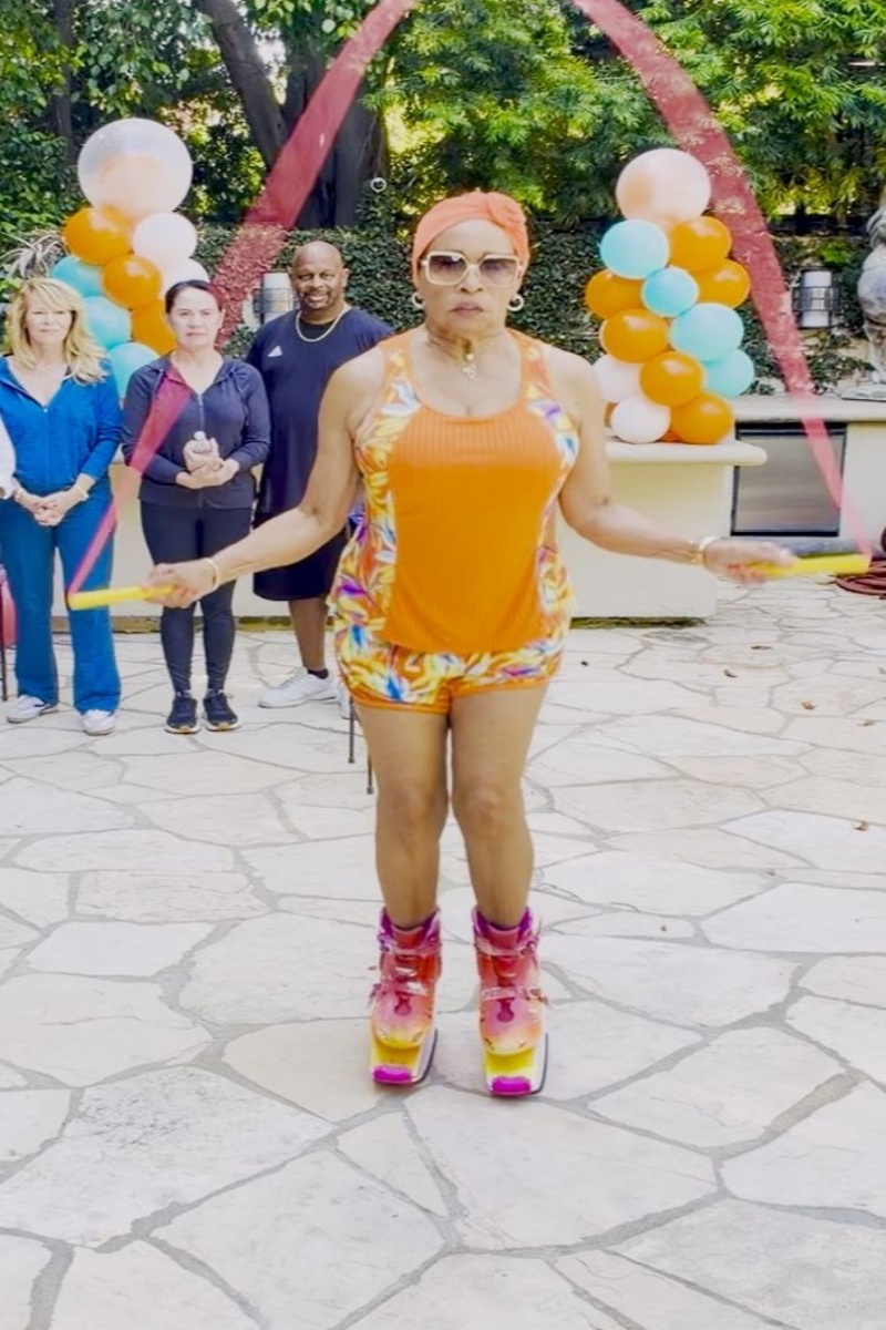 Video thumbnail for Most skips of a rope wearing rebound shoes in one minute (female) - 153 by Annie Judas