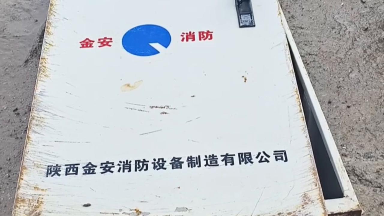 Video thumbnail for China: Heptafluoropropane cylinder suddenly launches and overturns tricycle in China.