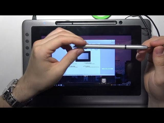 Video thumbnail for How to Charge Pen of Wacom DTU-1031?