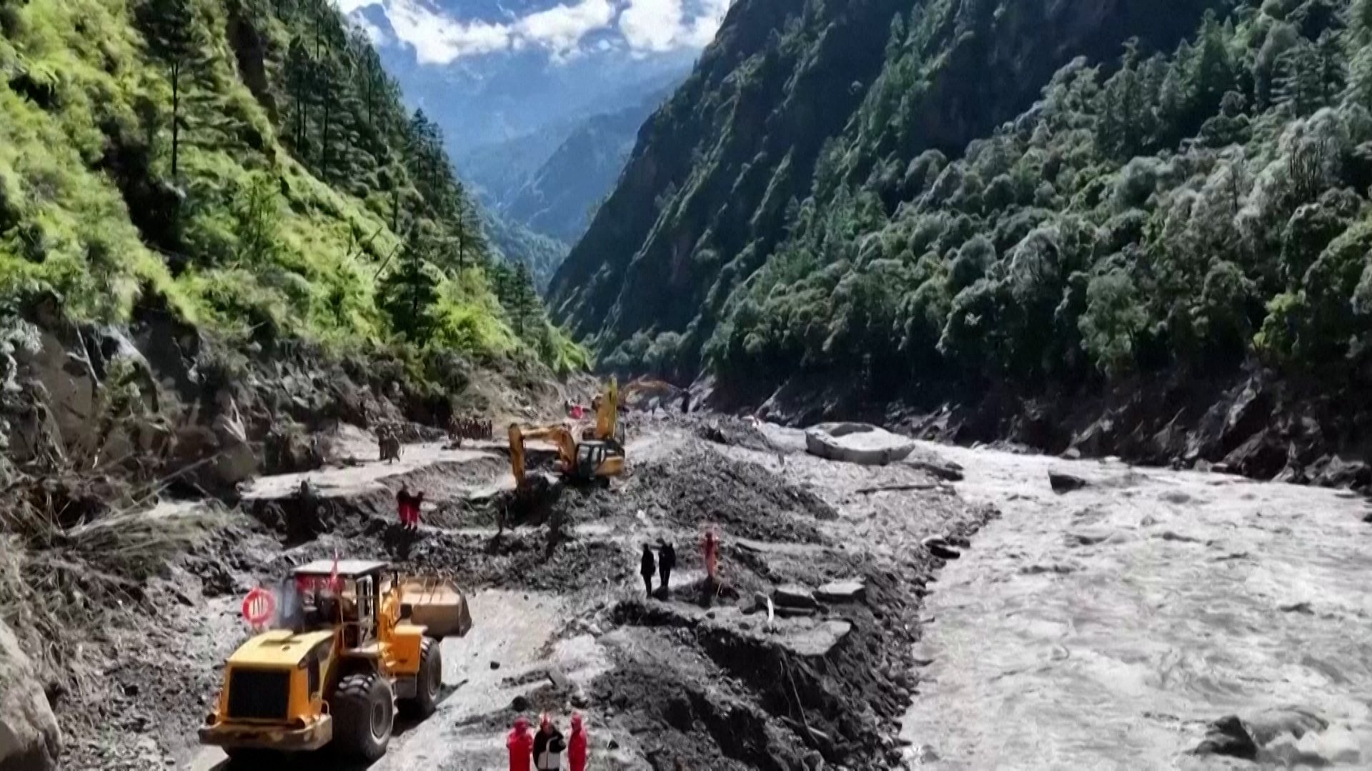 Video thumbnail for Chinese rescuers race to reach mudslide survivors