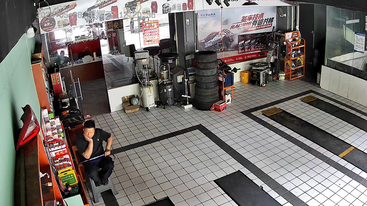 Video thumbnail for Man Smacks Himself Trying Trick at Tire Shop