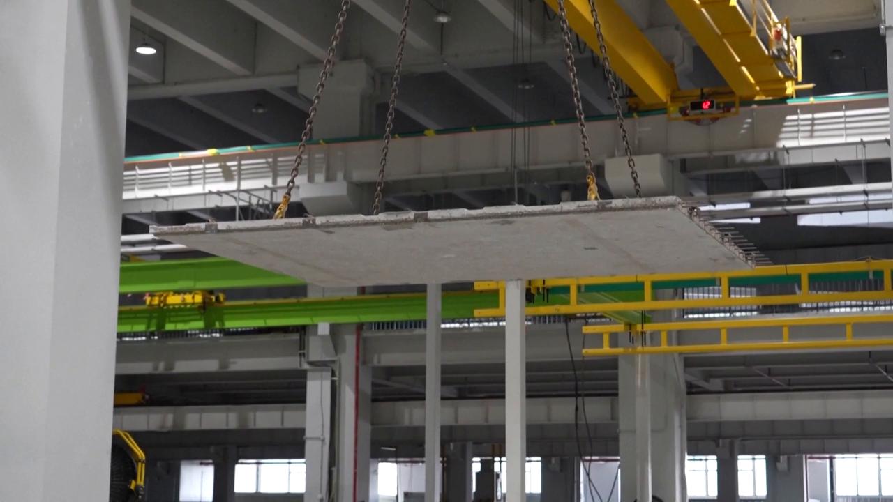 Video thumbnail for China: China's prefabricated building industry gains concrete traction.