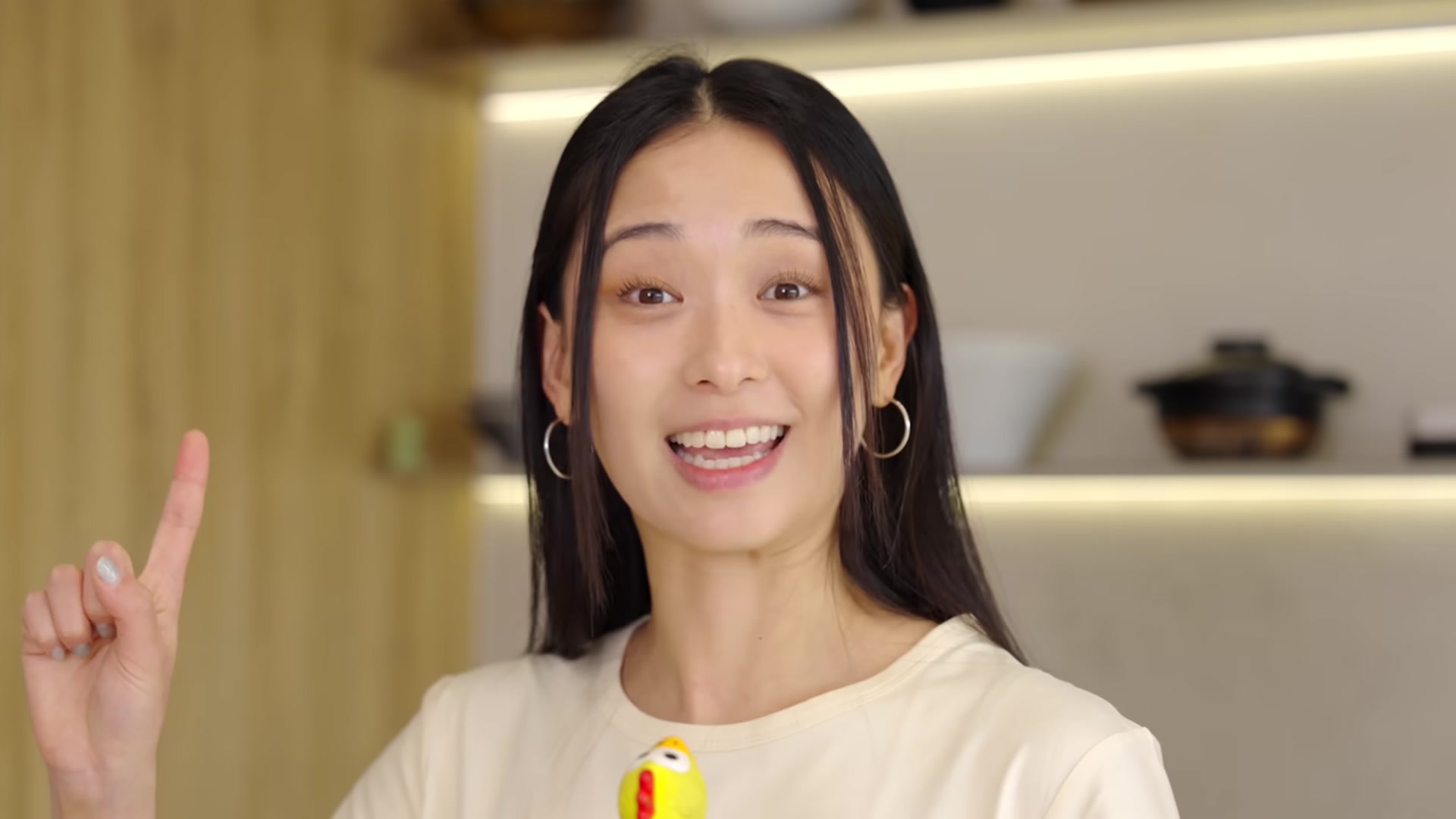 Video thumbnail for How to Make the BEST Korean Fried Chicken (  Science)(720P HD)