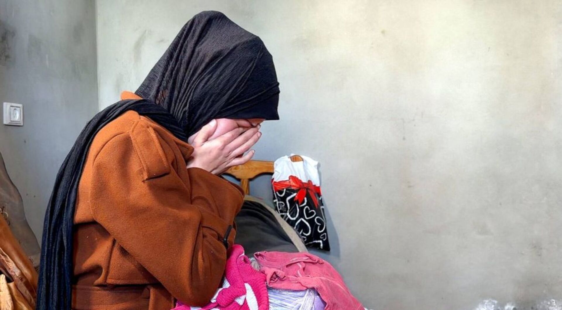 Video thumbnail for Rafah crossing reopens: Gaza patients die waiting as medical evacuations remain tightly restricted