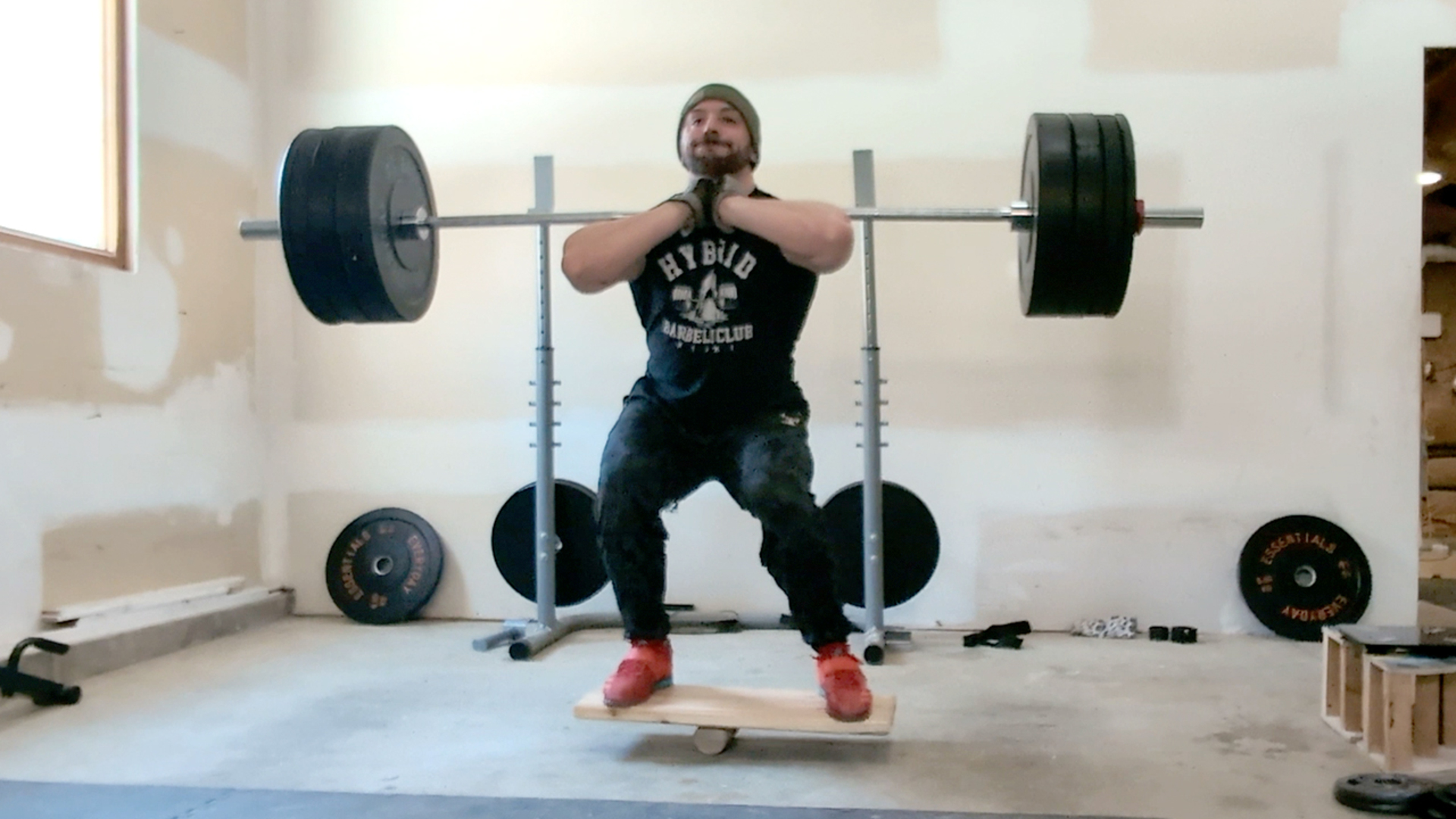 Video thumbnail for Heaviest weighted front squat on a balance board - 123.42 kg (272.09 lb) by Dan Galanto