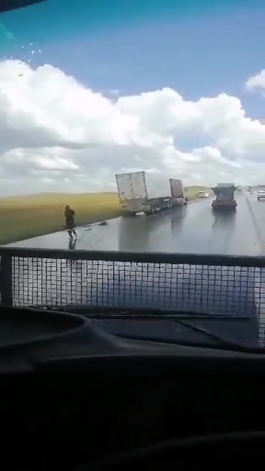 Video thumbnail for Fatal Crash on N3 Southbound Near Roadside Interchange Claims Three Lives