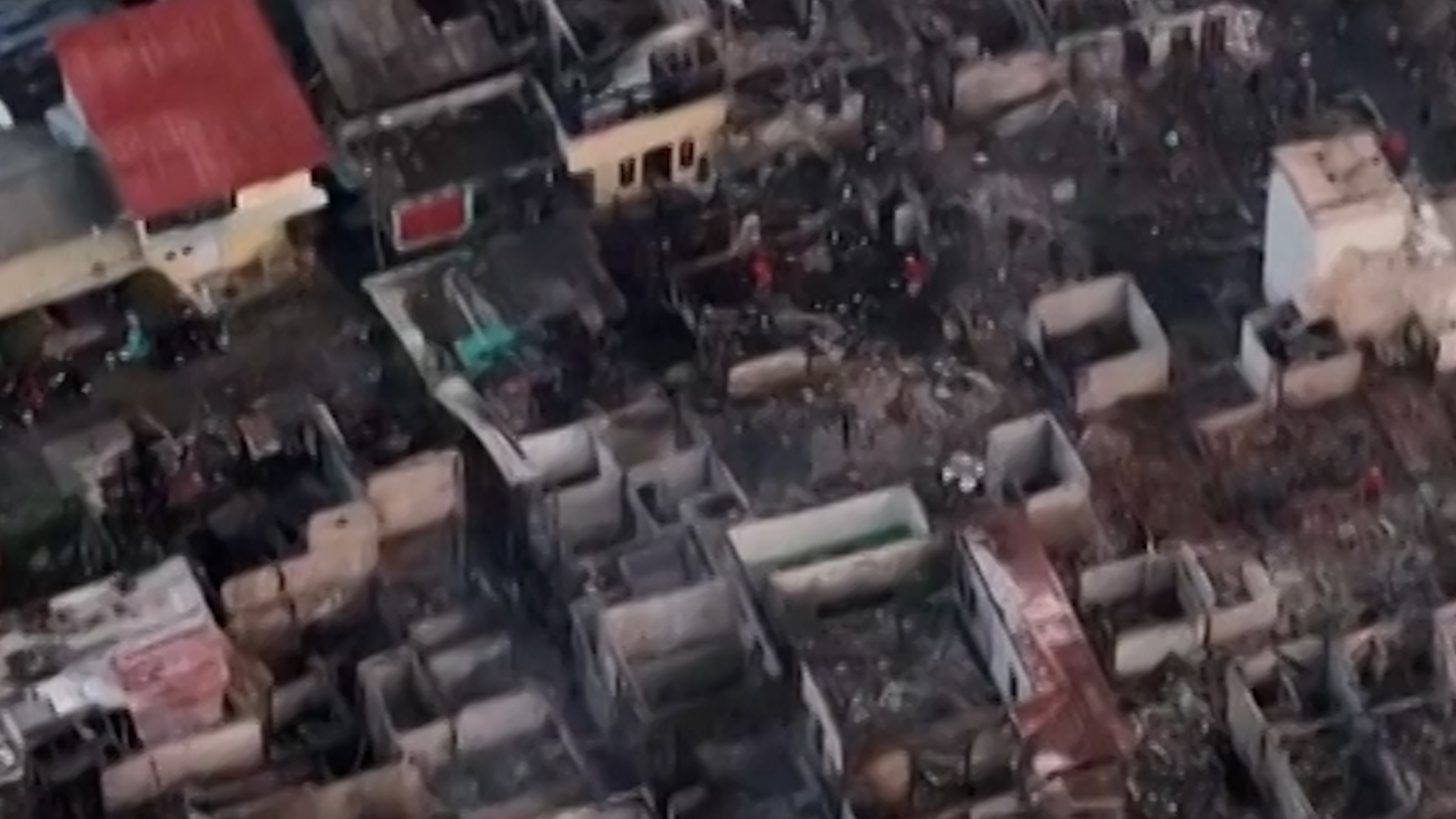 Video thumbnail for Massive fire engulfs Jakarta market leaving hundreds homeless