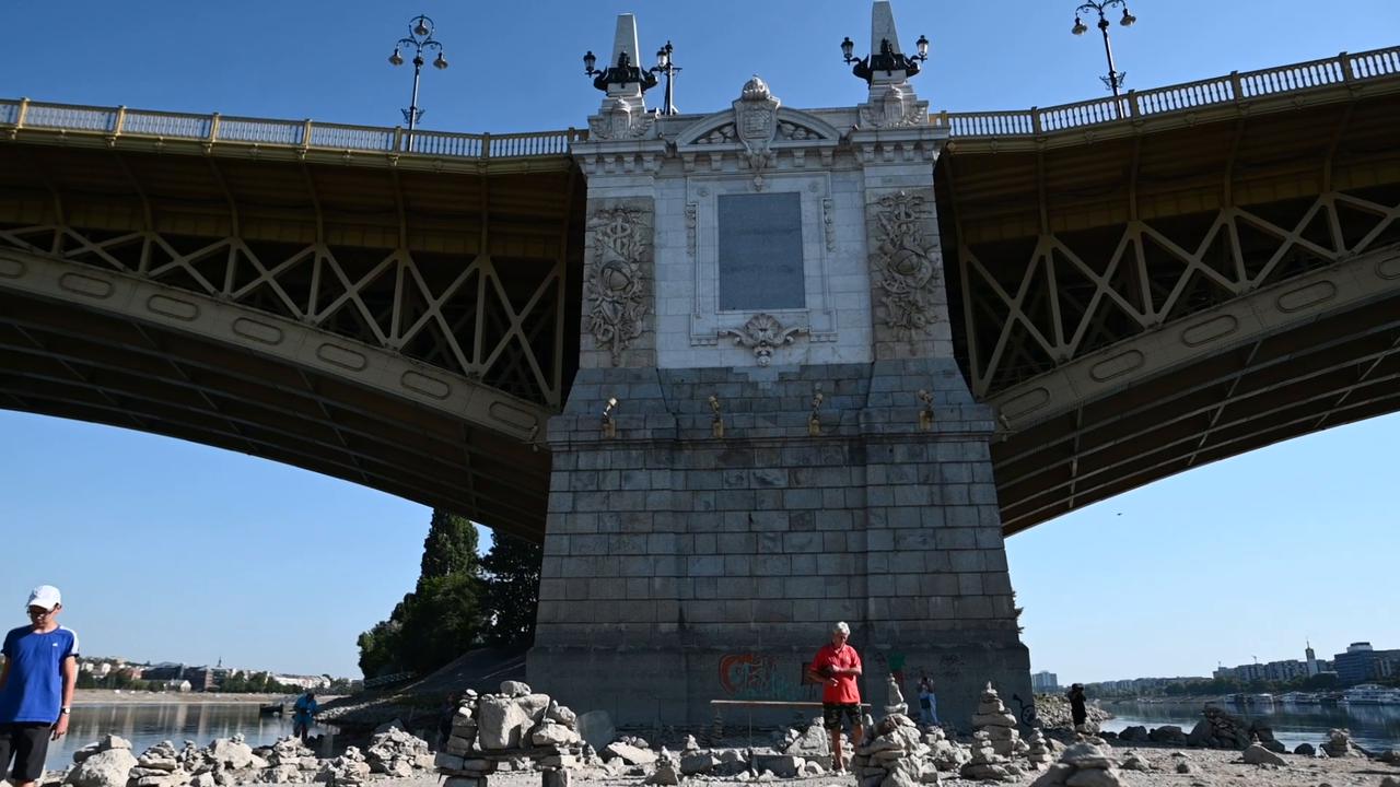 Video thumbnail for Hungary: Danube River in Budapest falls below record low level.