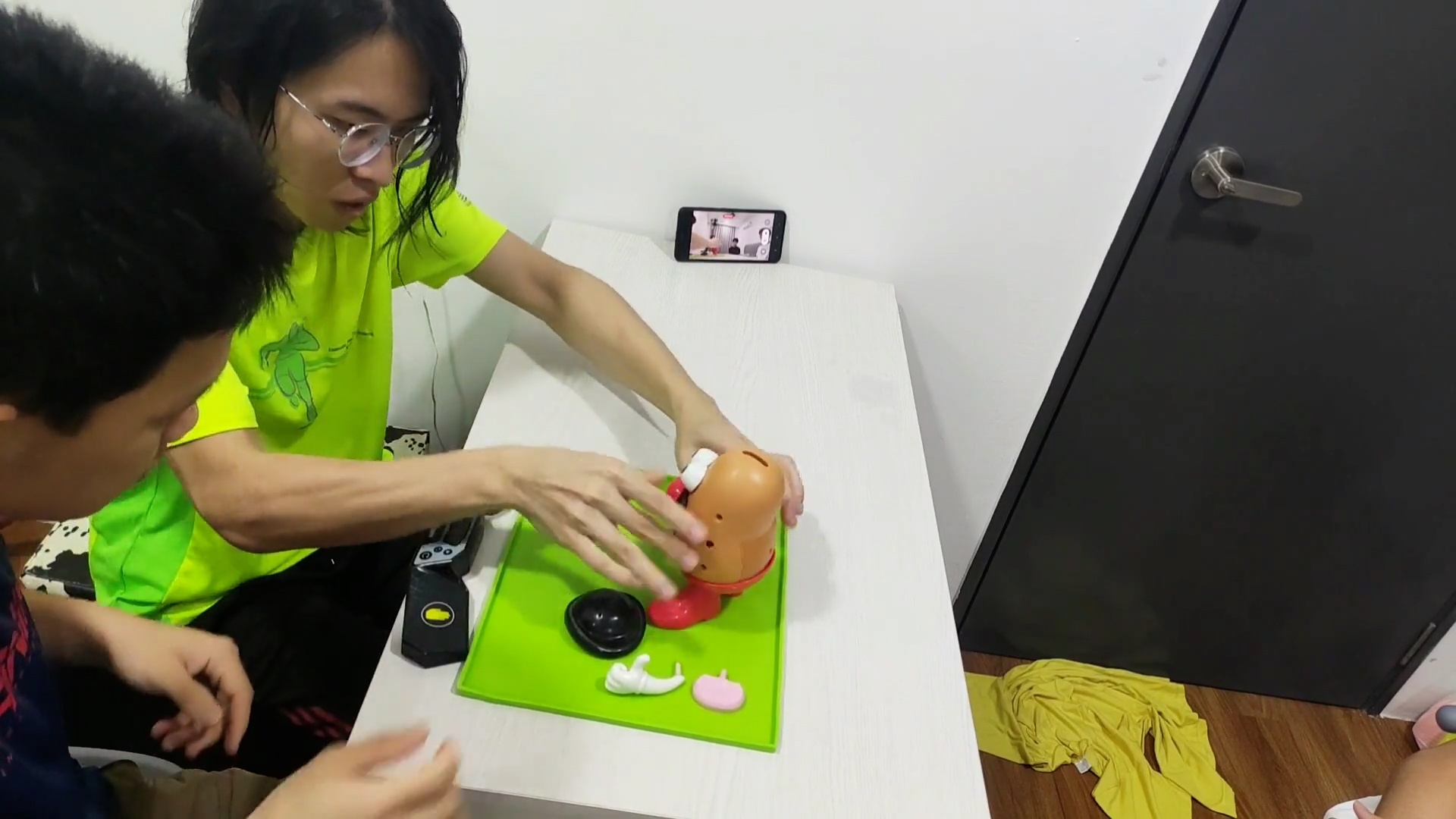 Video thumbnail for Fastest time to assemble Mr. Potato Head (team of two) - 8.37 seconds by Lim Kai Yi and Tey E Fund