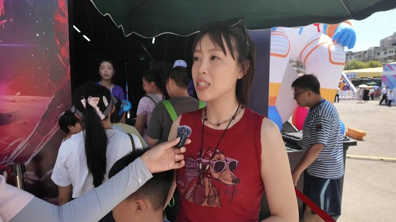 Video thumbnail for China: Old Harbin landmark tower renewed with high tech.