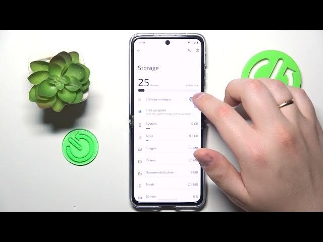 Video thumbnail for How to Check the Amount of Available Storage on MOTOROLA Razr 40 Ultra - ROM Specifications