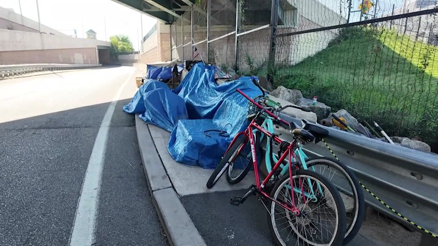 Video thumbnail for Newark moves to clear homeless encampment along busy I-280 on-ramp
