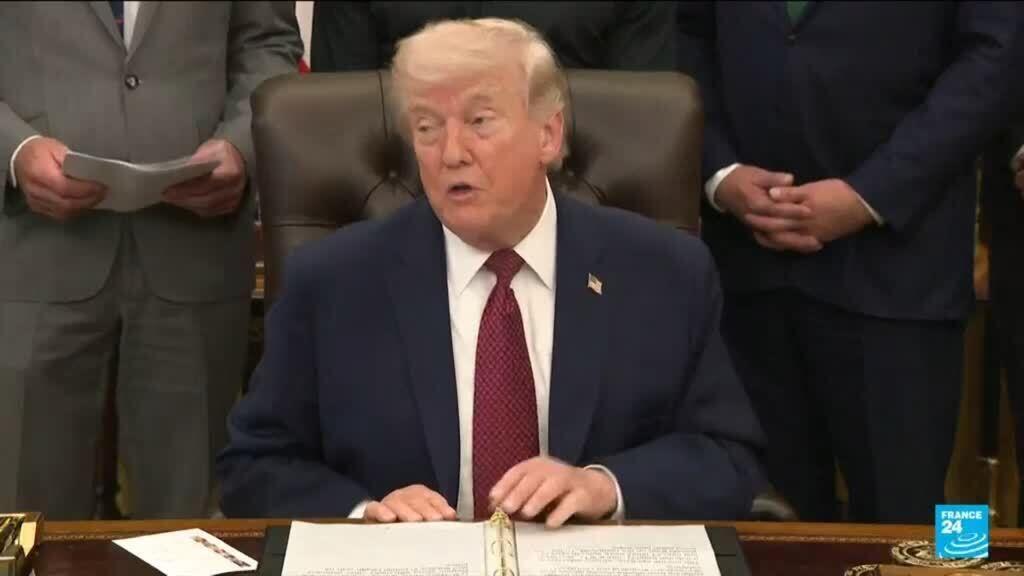 Video thumbnail for Replay : Donald Trump holds briefing amid Hormuz tension