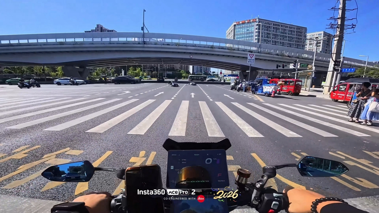 Video thumbnail for E-Scooter Crash at Sichuan Intersection!