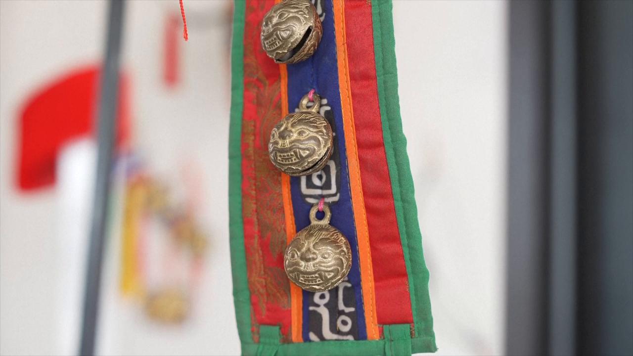 Video thumbnail for China: Young Tibetan entrepreneur returns from overseas to Xizang to preserve culture, challenge stereotypes.