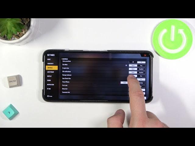 Video thumbnail for How to Turn On / Off Auto Switch Gun in Garena Free Fire MAX?