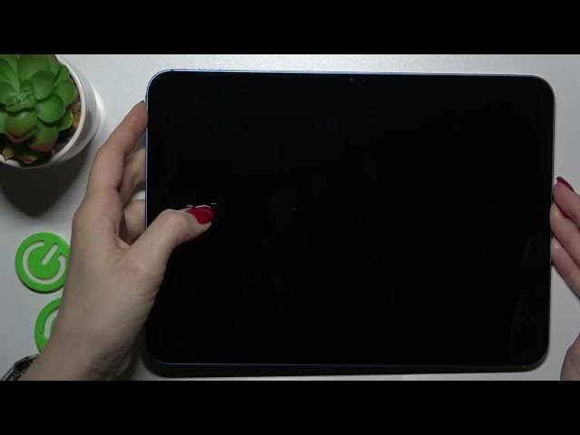 Video thumbnail for How to Switch On the iPad 10th Generation (2022) - Power On