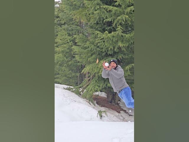 Video thumbnail for Iss snow mein sirf thandak nahi, dosti bhi gehri ho gayi 🤍#shortsfeed#ytshortsviral#shortvideo