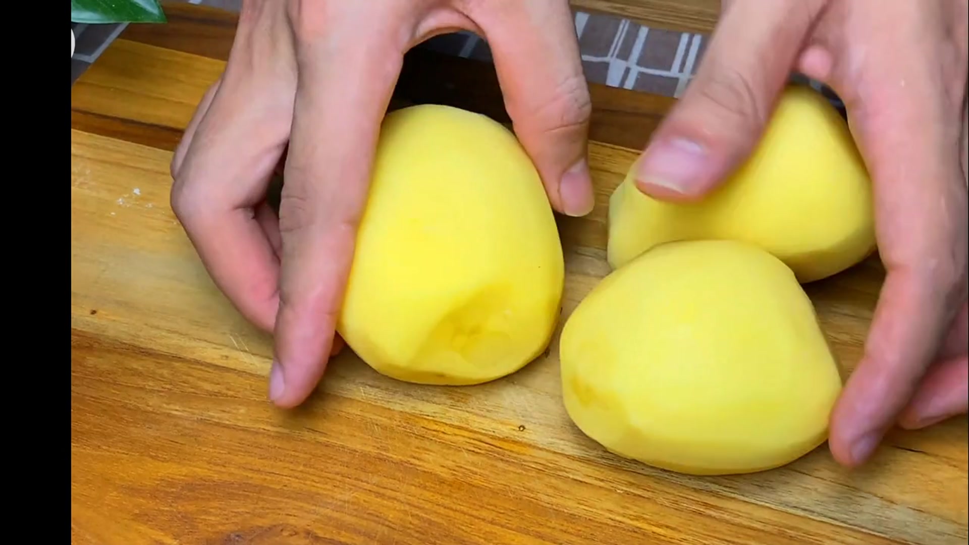 Video thumbnail for The Secret to Ultra Crispy French Fries Revealed!