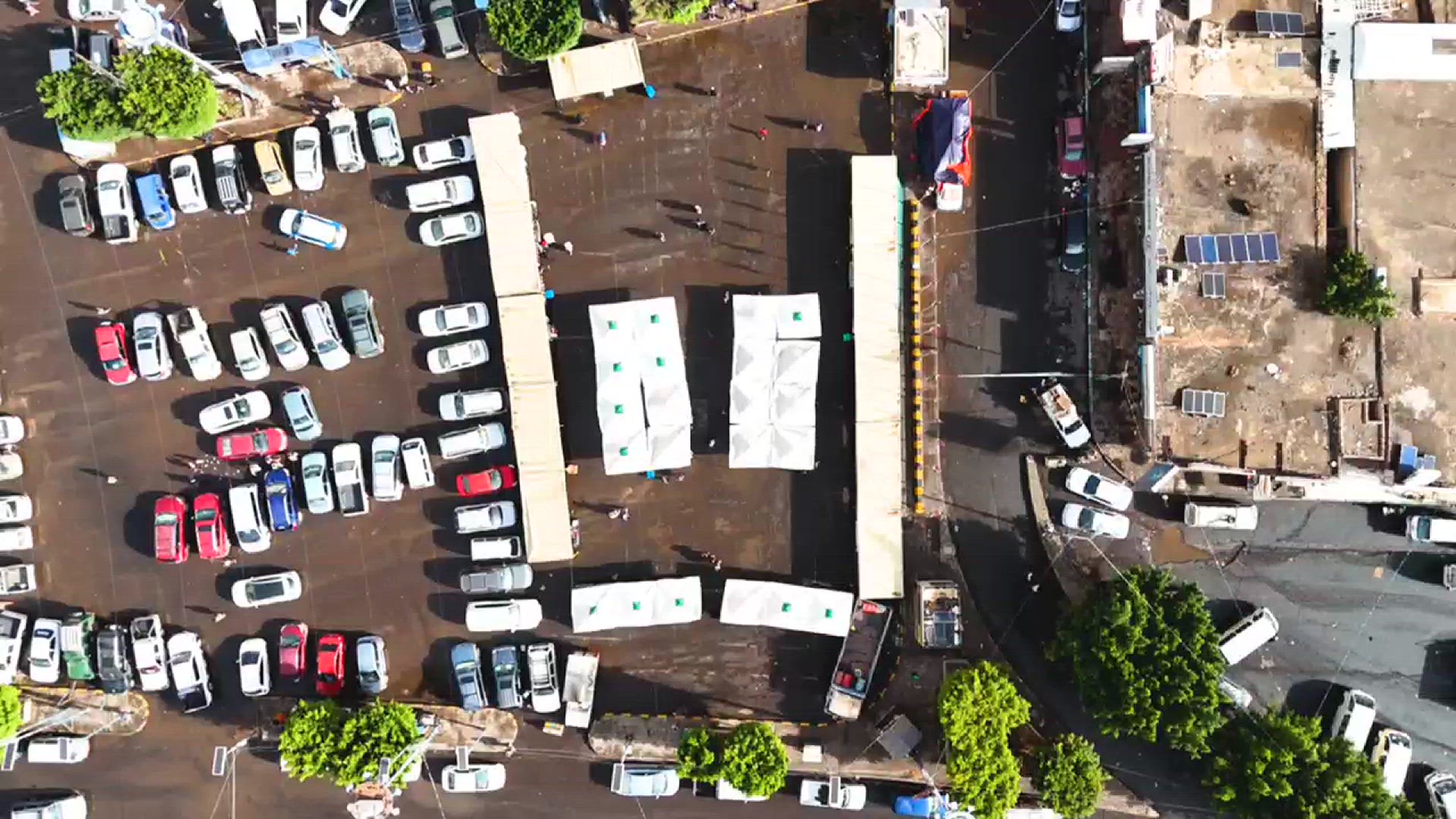 Video thumbnail for Yemen | Shopping at night in the rain in Sana'a