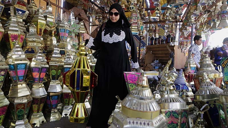 Video thumbnail for High prices keep sales low in Cairo as residents prepare for Ramadan