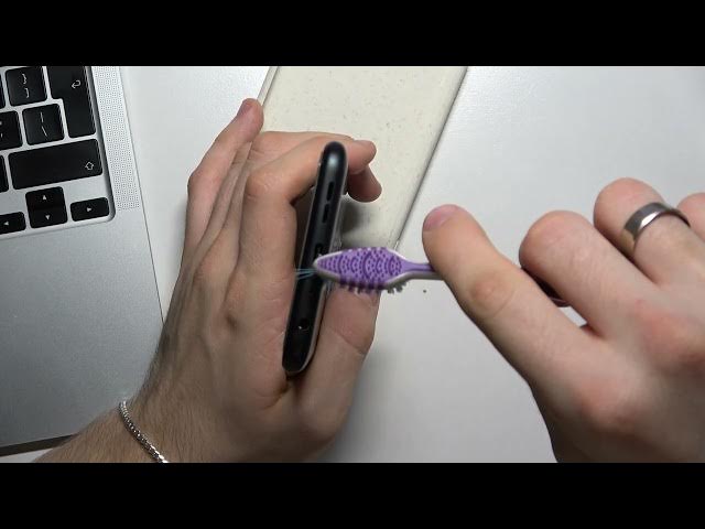 Video thumbnail for How to Clean the USB Charging Port on NOKIA X10 Using Household Items