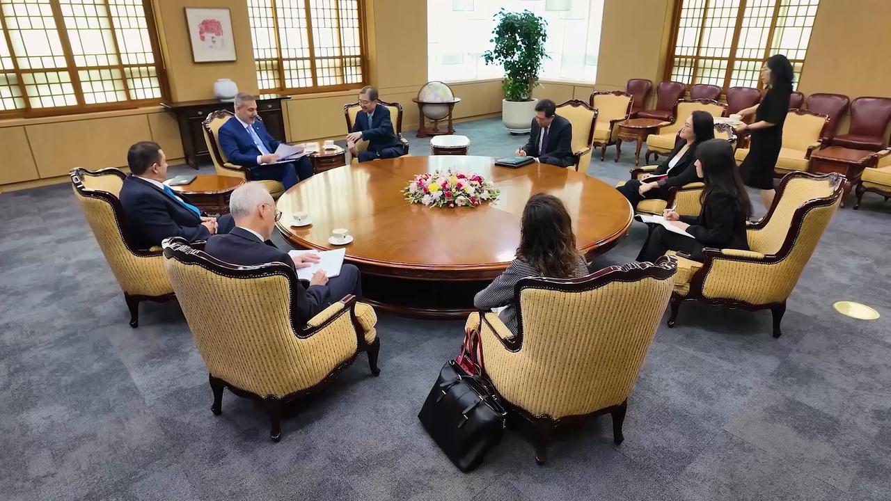 Video thumbnail for South Korea: Turkish foreign minister meets South Korean counterpart in Seoul.