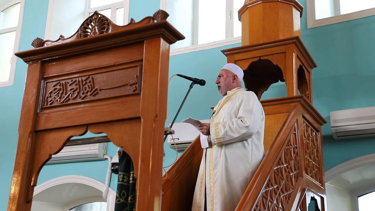 Video thumbnail for Azerbaijan: Mosques fill with worshippers for Eid al-Adha prayers in Azerbaijan.