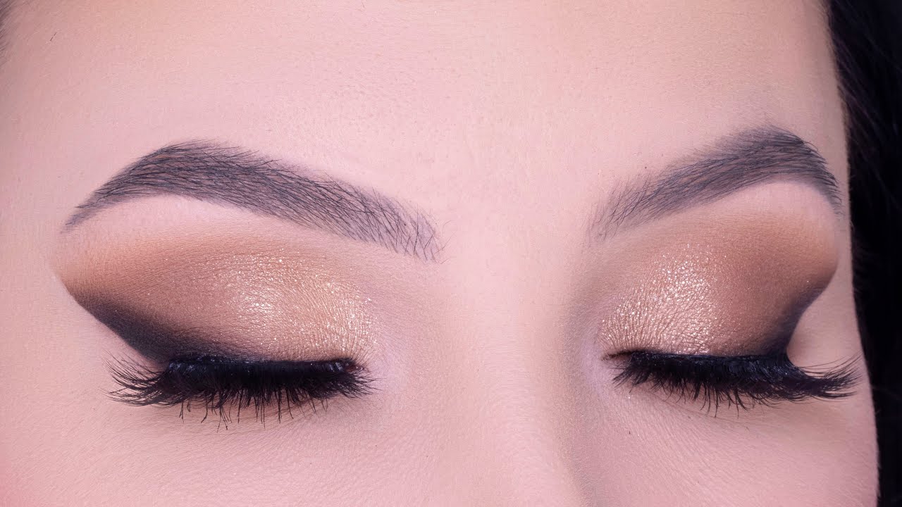 Video thumbnail for Smokey Winged Foxy Eyelook with Touch of Sparkle Tutorial | Maven Beauty