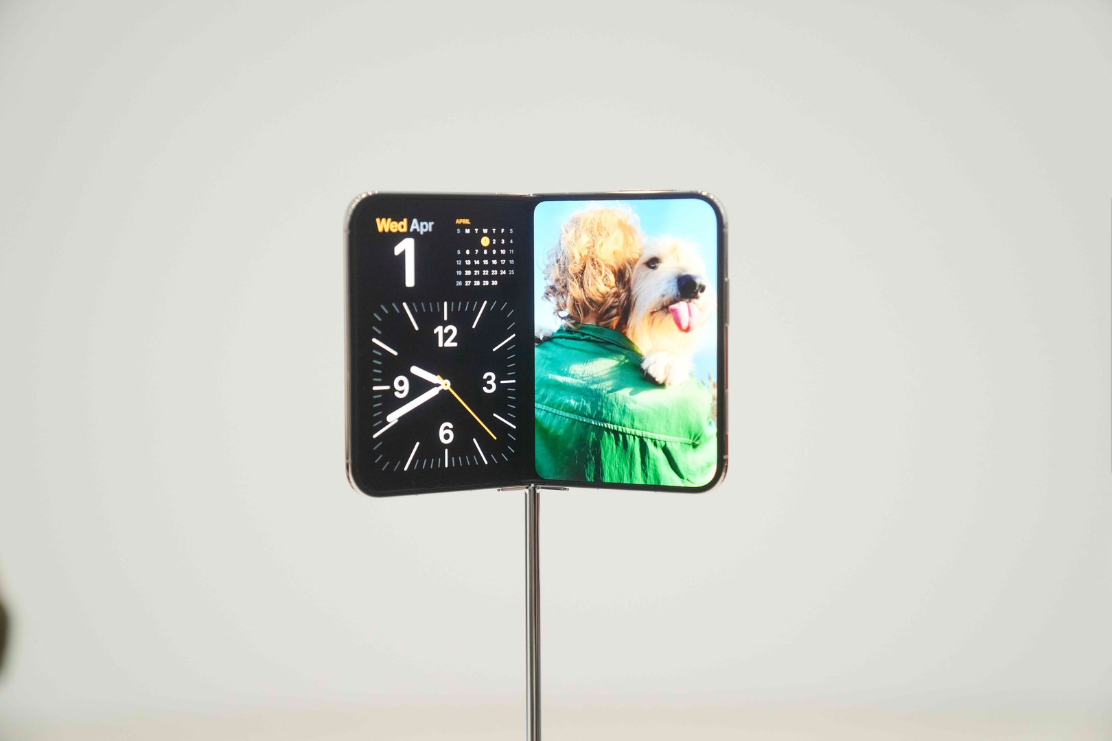 Video thumbnail for Apple unveils first-ever foldable iPhone Duo