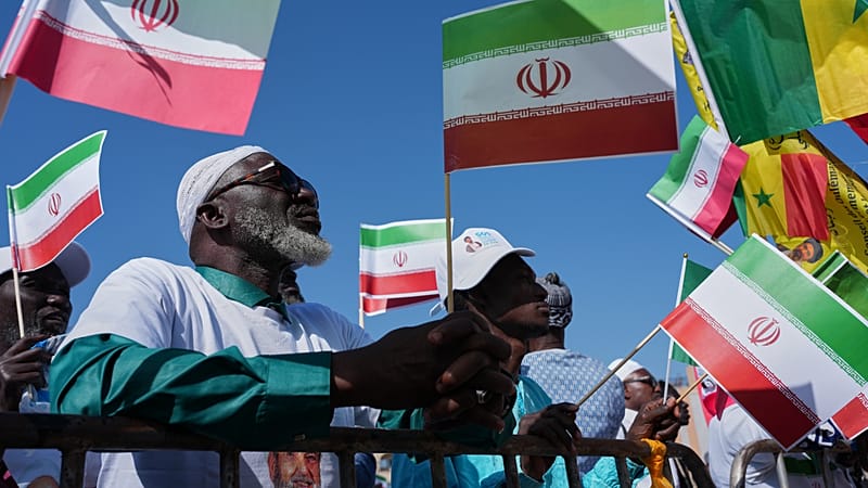 Video thumbnail for Demonstrators gather in Dakar to protest Iran war and show solidarity