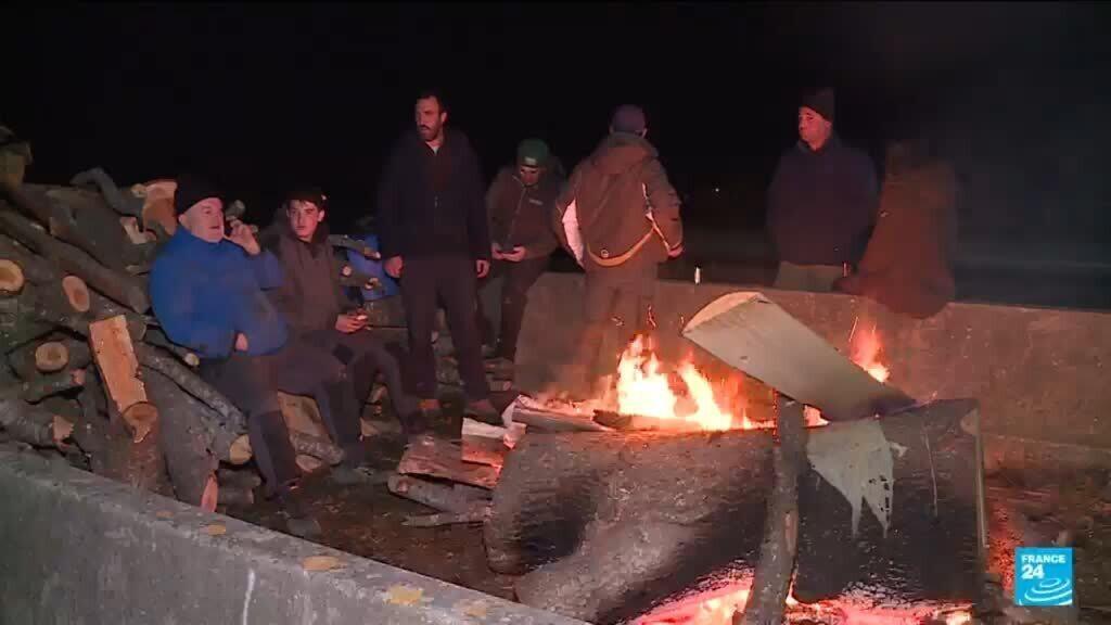 Video thumbnail for French farmers protest as veterinarians cull diseased cows