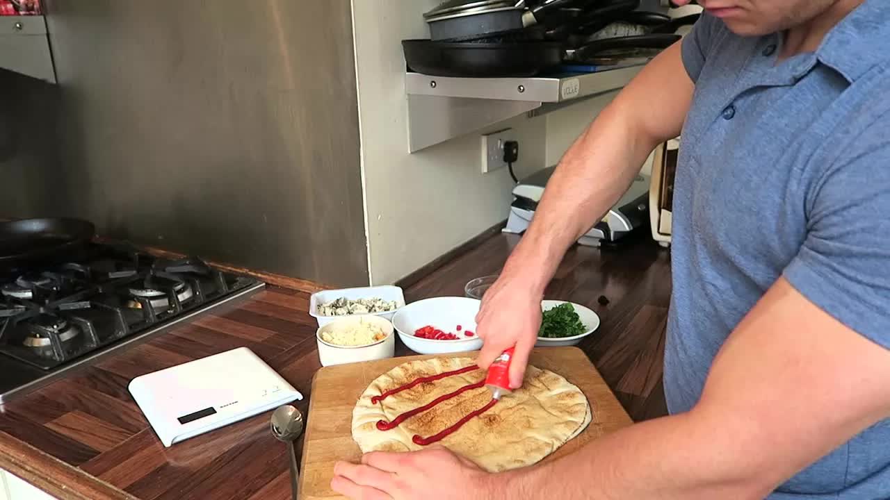 Video thumbnail for Cooking With Lip: The Lipsetti Pizza