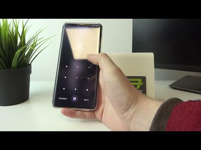 Video thumbnail for HUAWEI Mate 50 Pro Hand Size Comparison