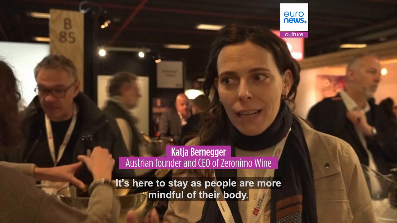 Video thumbnail for Bottoms up: No-alcohol wines take pride of place at Paris international trade fair
